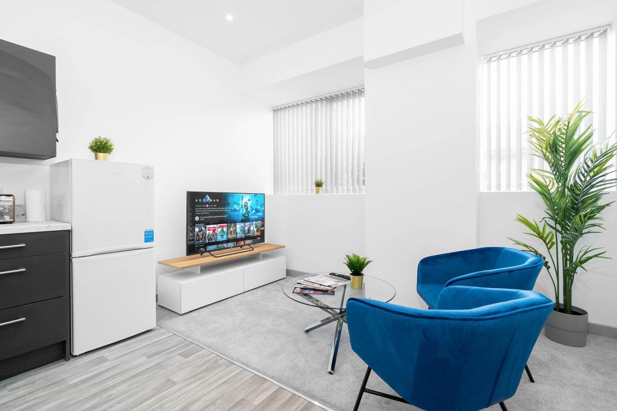 Modern Apartment In Brierley Hill - Secure Parking - Wifi & Netflix - Excellent Value - 11O Bagian luar foto