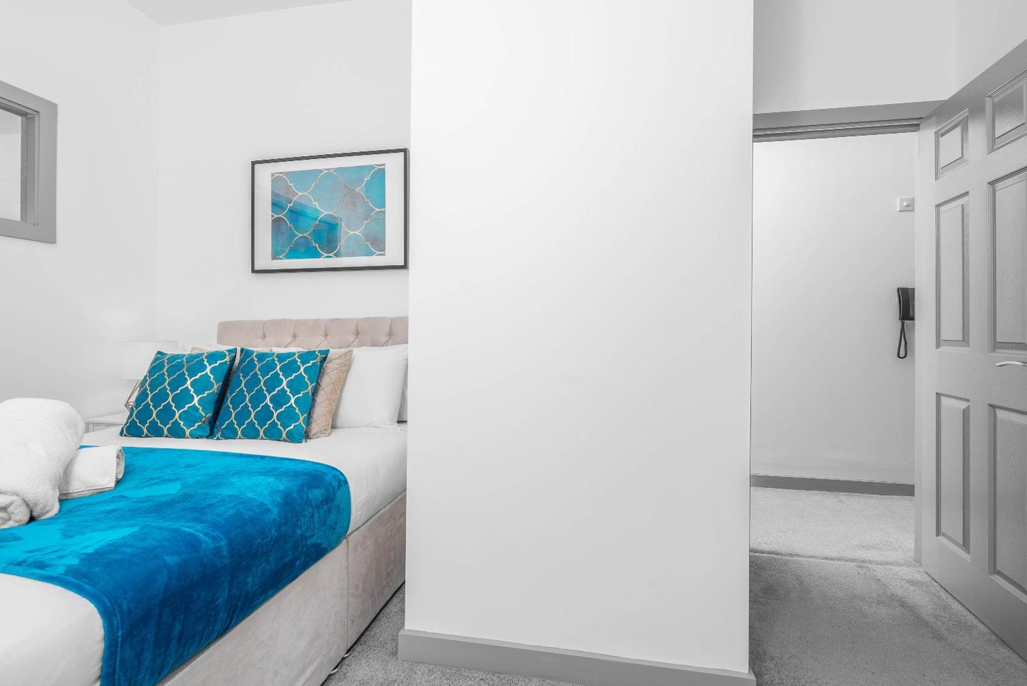 Modern Apartment In Brierley Hill - Secure Parking - Wifi & Netflix - Excellent Value - 11O Bagian luar foto